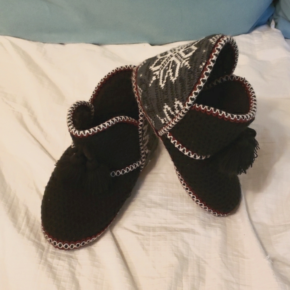 Muk Luks Slippers Sz M (7-8)